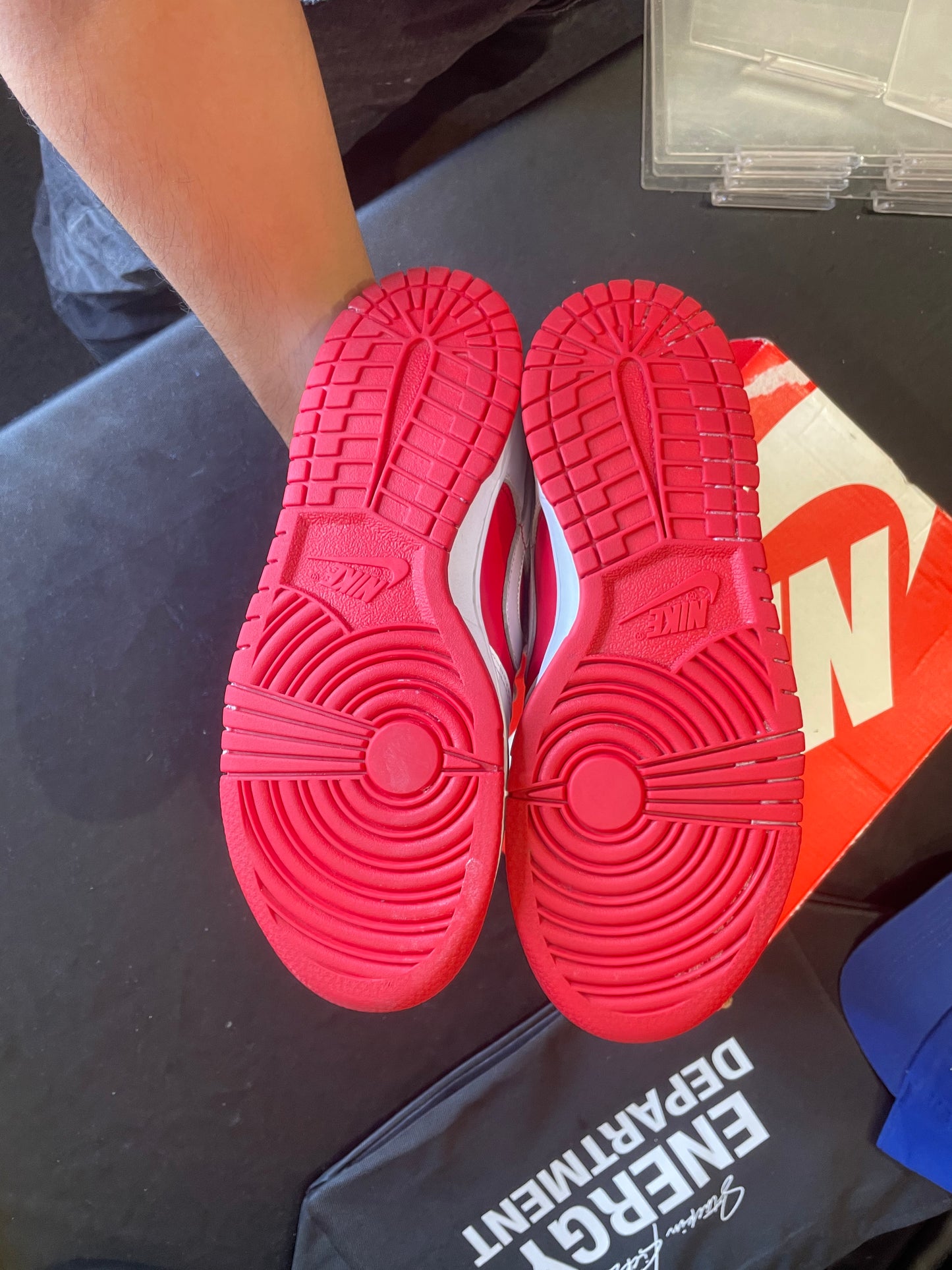 Nike dunk gym red size 6