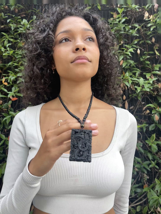 amid-Knight necklace